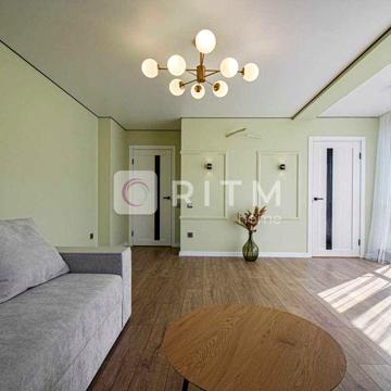 Продаж 3к квартири 75 кв. м на пров. Цегельний