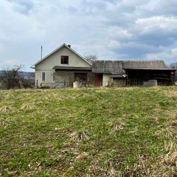 Продаж! Два будинки в жилому стані + гараж