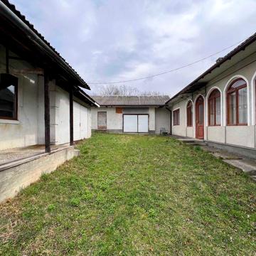 Продаж! Два будинки в жилому стані + гараж