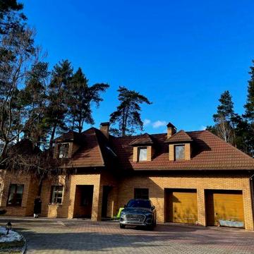 Продаж двох будинків Гуйва
