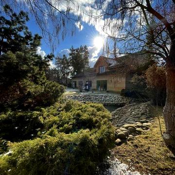 Продаж двох будинків Гуйва