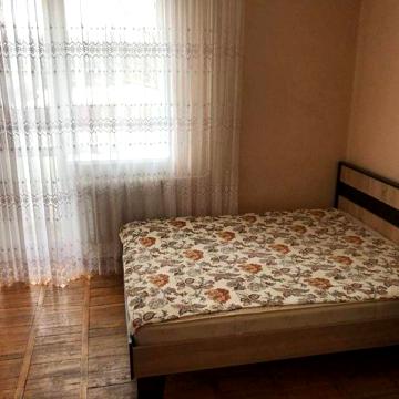 р Продам 2-кімнатну квартиру на Дворецькій