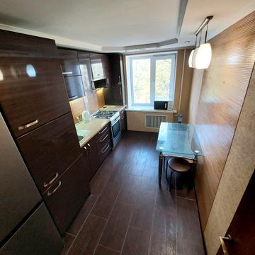 Космонавтів вул., 68А