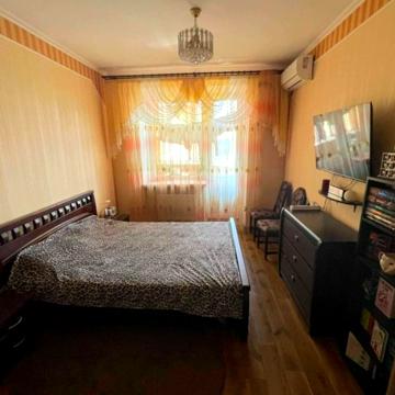 Будівельників вул., 1