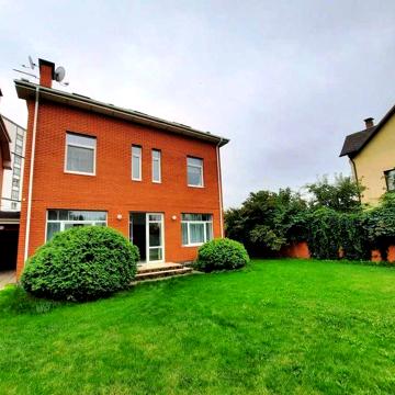 Будинок 280 м² в оренду. З каміном, генератором, гаражем на 3 авто.
