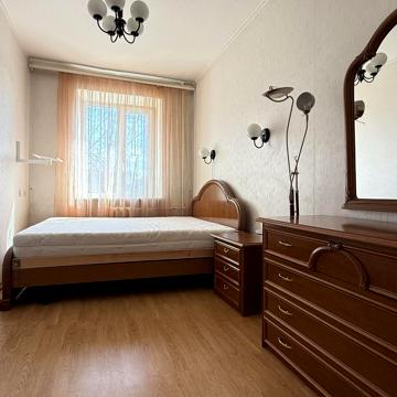Вінстона Черчилля вул. (Червоноткацька), 10