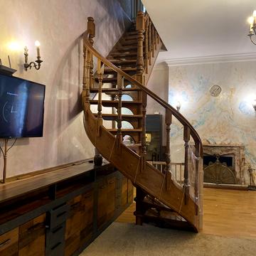Богдана Хмельницького вул., 32