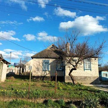 Продам будинок з ділянкою  8соток, Верхньодніпровськ поблизу центру.