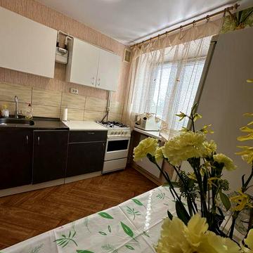 Продам классную 3-комн Днепрострой YANOVA