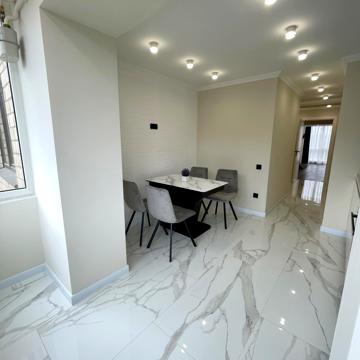 Комарова, 31 