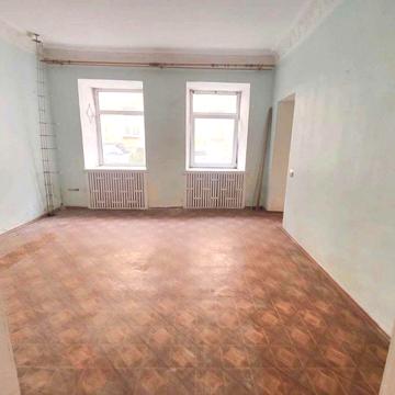 Продается просторная 4-комнатная квартира в центре города