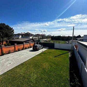 Новый дом с ремонтом на морской стороне!