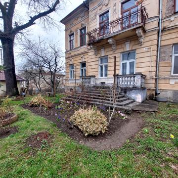 Івана Франка вул., 52