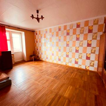 Продаж трикімнатної Будівельників 40