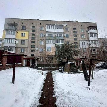 Продам трикімнатну квартири в центрі Овруча