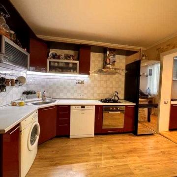 Продам 2 кімнатну квартиру на Тополевій  з ремонтом