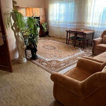 Продаж 3к Дім Рильського