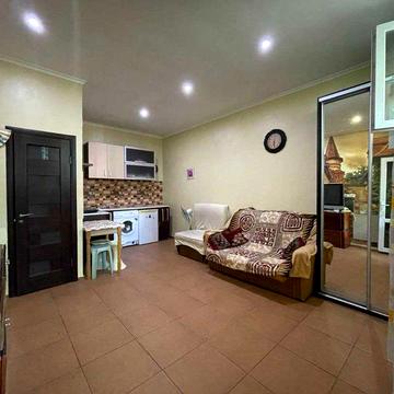 Квартира в цокольному приміщенні біля моря