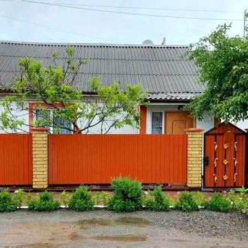 Терміново продається затишний будинок в м. Шепетівка.