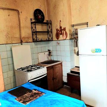 Продам 2-х кімнатну квартиру зупинка Металургів!