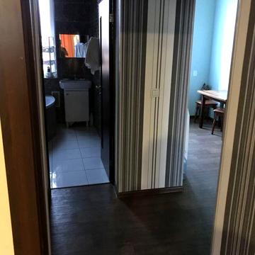 Продам свою 2 ком. Квартиру 4/4 сталинка центр