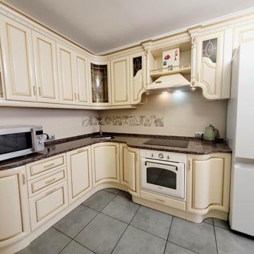 Валерія Лобановського просп. (Червонозоряний), 4б