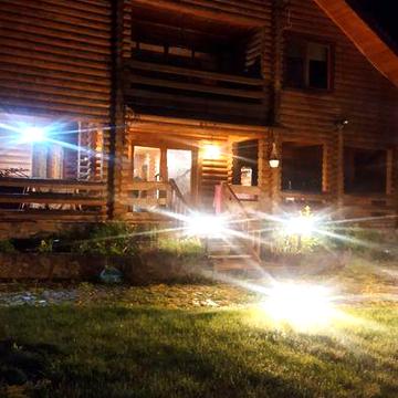 Оренда екологічно чистого будинку зі зрубу з вуличним джакузі.