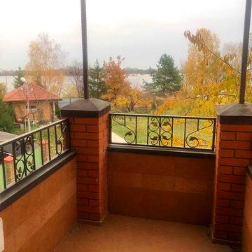 Продаж будинку на Оболоні (перша лінія Дніпра).