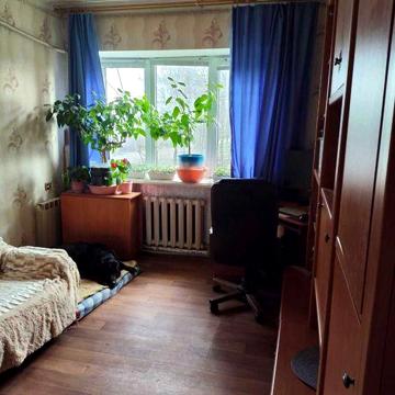 Продам 2-кімнатну квартиру 42,2 кв.м з гаражем і майстернею