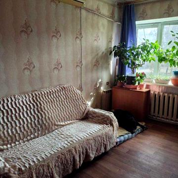 Продам 2-кімнатну квартиру 42,2 кв.м з гаражем і майстернею