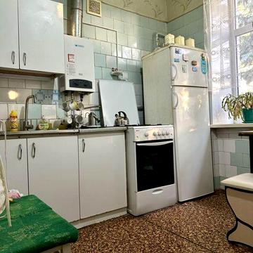 3-х сталинка 17 квартал, Каштанова, 30, все разд, 2 балкона