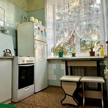 3-х сталинка 17 квартал, Каштанова, 30, все разд, 2 балкона