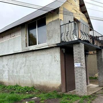 Продається будинок,1 поверх офіс, 2 зроблено під житловий будинок.