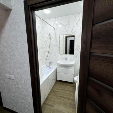Героїв Небесної Сотні просп., 40/1