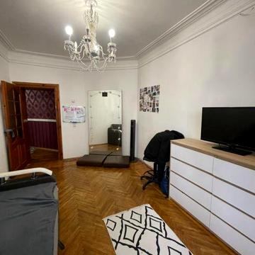 Продається 3 кім. квартира в центрі Торгова Площа