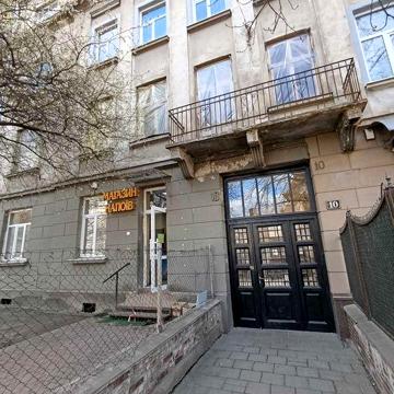 Продаж 3 кім. квартири в польському будинку 30х років вул. Мельника 10