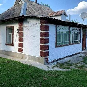 Центральна, 9