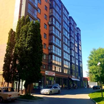 Довженка вул., 4