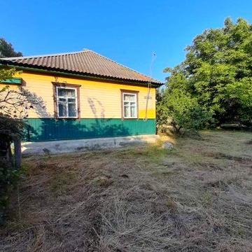 Продам будинок і земельну ділянку по центральній вулиці Коростеня