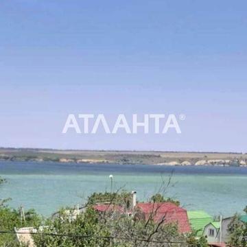 В продаже двухэтажный дом в 15ти минутах от города.