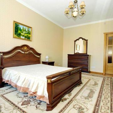 Старонаводницька вул., 13