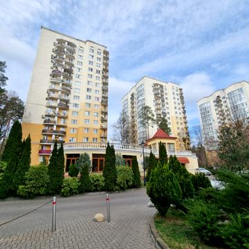 Валерія Лобановського вул., 5