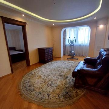 Продам простору 4-к.квартиру на Троєщині, вул.Лісківська,4