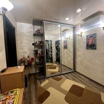 Продам 4 кімнатну квартиру по вулиці Миколи Ткачова 17.