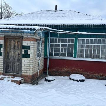 Продам будинок в селі Зарожне !!! Є магазин , ФАП, Школа .