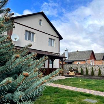 Продаж будинку по вул. Українська