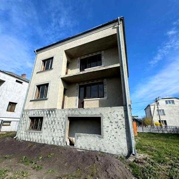 Будинок та земельна ділянка 7,8 сот., м. Жовква