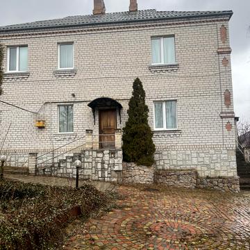 Лугова, 8