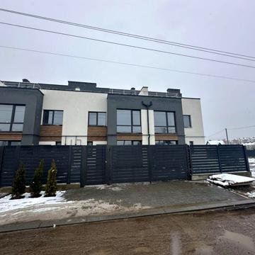 Просторий таунхаус 140м2 з терасами і балконом +50м2 в Крихівцях