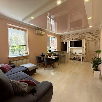 Михайла Грушевського вул., 111